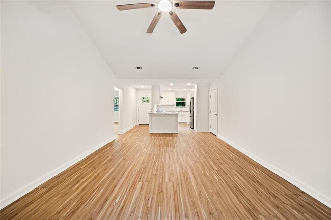 Building Photo - 18 Tulip Hill Ct