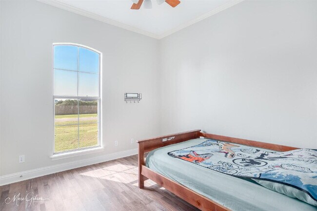 Building Photo - "Charming 4-Bedroom Gem with Spacious 2091...