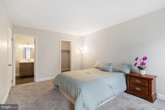 Building Photo - 5806 Shadbush Ct