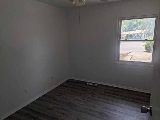 Building Photo - 6 Southwood Ct