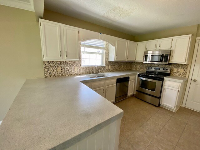 Building Photo - Welcome home to this charming 4-bedroom, 2.5-bath home in Noblesville!