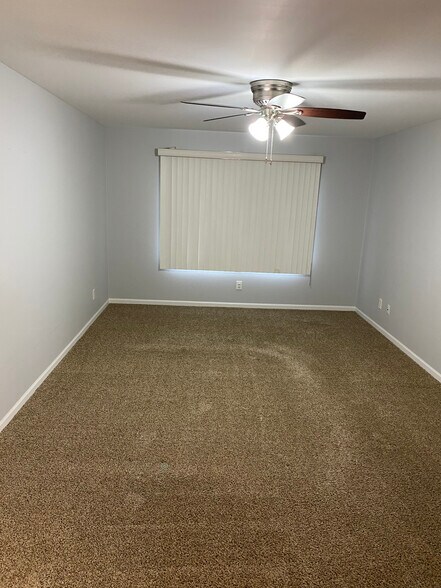Building Photo - 9816 Wildwood Cir