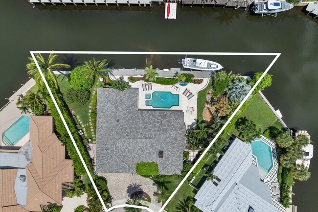 Building Photo - 830 NE Boca Bay Colony Dr