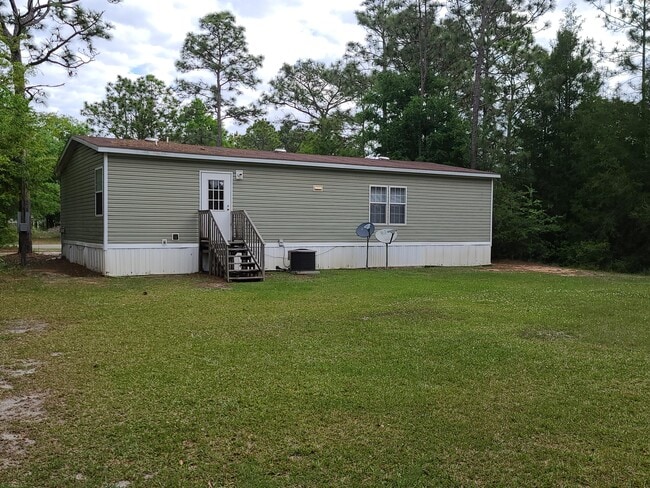 Building Photo - 8415 Verano St