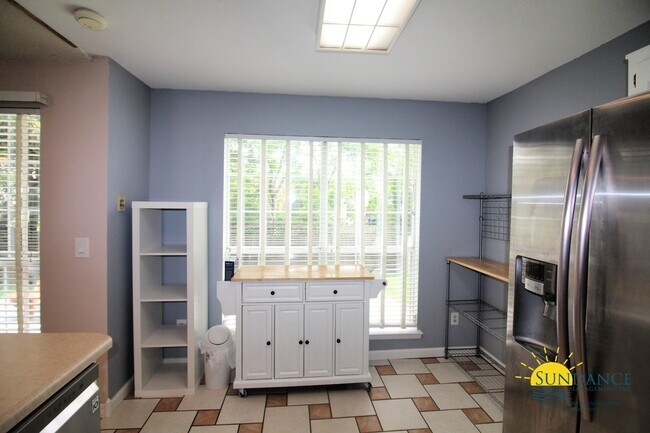 Building Photo - Lovely 4 Bedroom Home in Fort Walton Beach