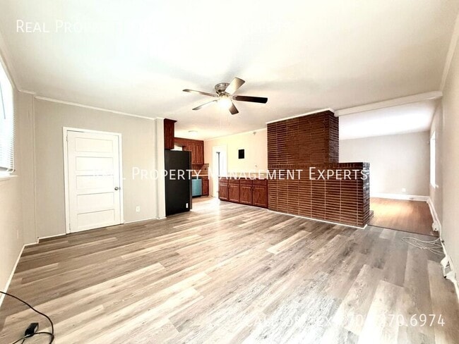 Building Photo - 3930 Carlyle Dr