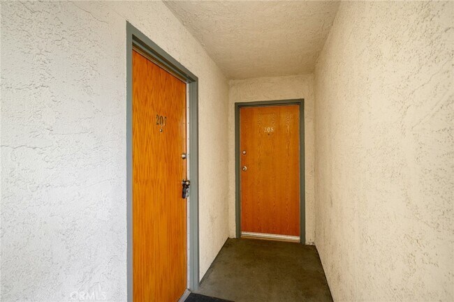 Building Photo - 16226 Vanowen St