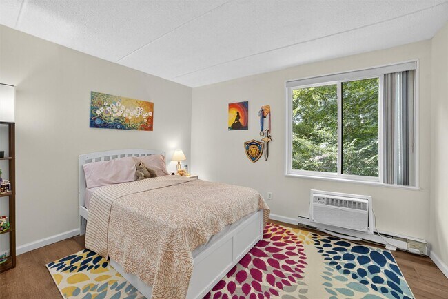 Building Photo - 130 Colonial Pkwy