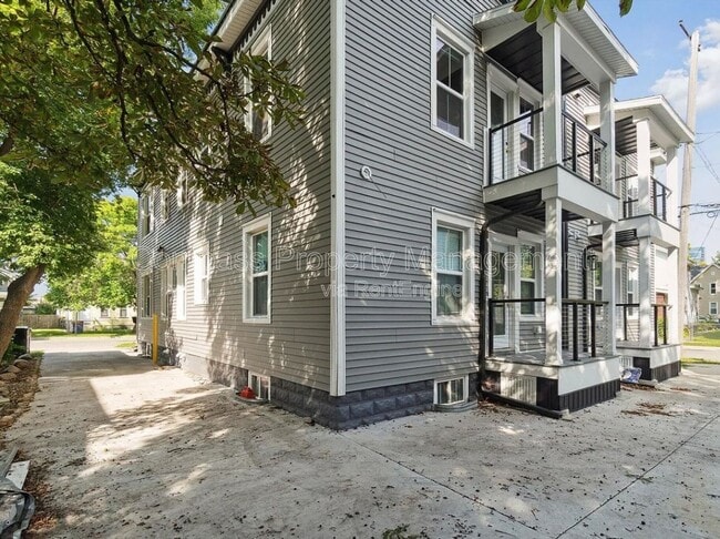 Building Photo - 800 Douglas St NW