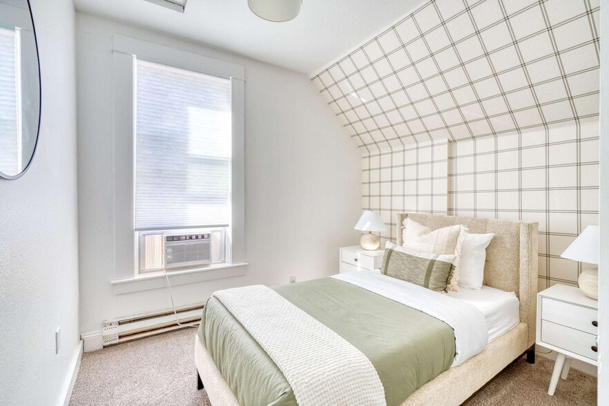 Building Photo - 3029 S Water Ave