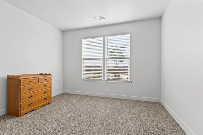 Building Photo - 3 Bedroom Home in Washington's Premier Bri...