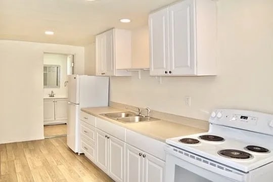 Building Photo - 976 Deer Springs Rd