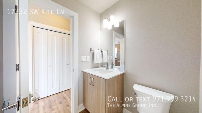 Building Photo - 17332 SW Kite Ln