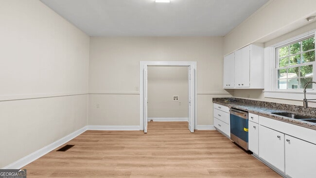 Building Photo - 335 S McLin St