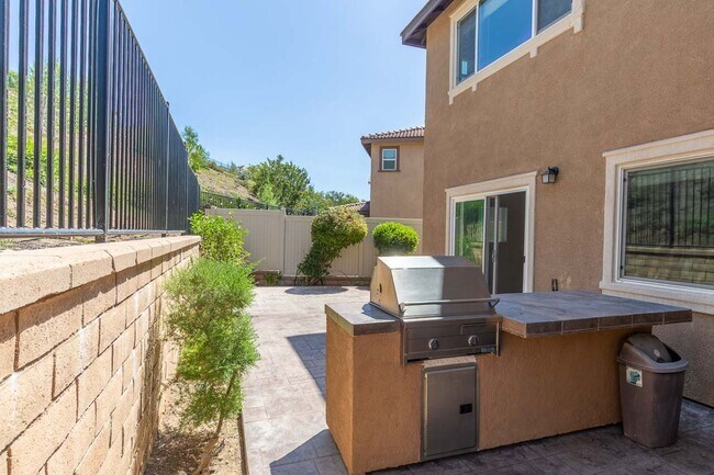 Building Photo - 4 Bed, 3 Bath - Fallbrook Single Family Home