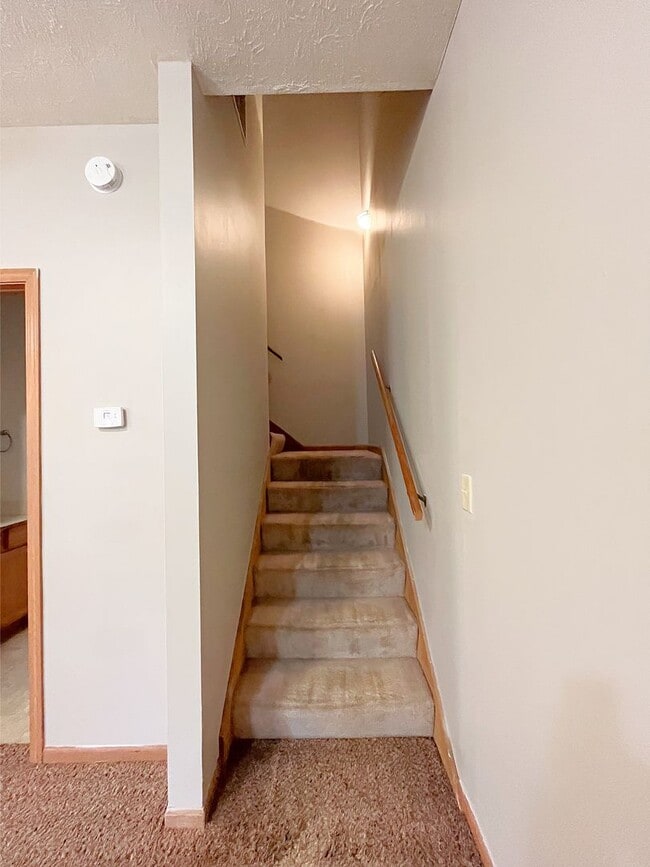 Building Photo - 3 Bedroom 3.5 Bath Townhouse