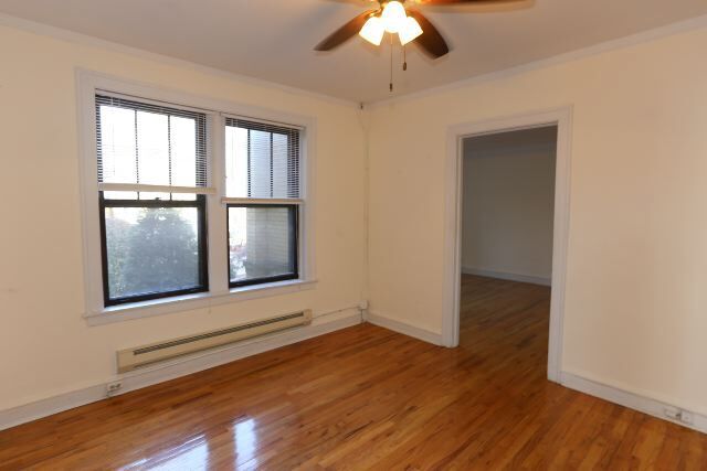 Building Photo - 1128 W Oakdale Ave