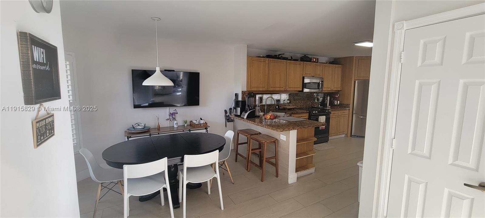 Building Photo - 1055 Yellow Birch Ter