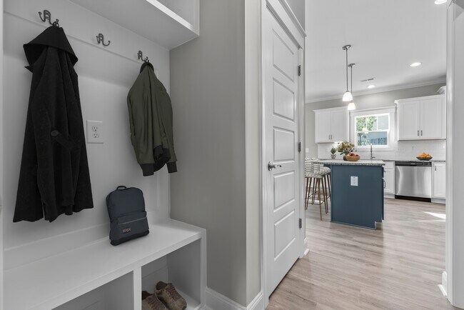 Building Photo - 20 Forest Dr