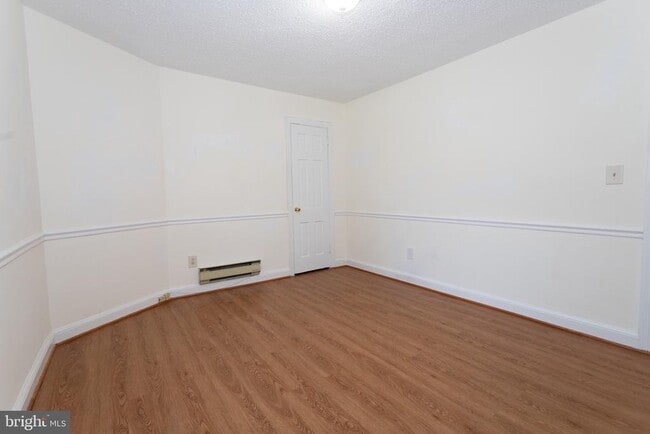 Building Photo - 1612 W Abingdon Dr