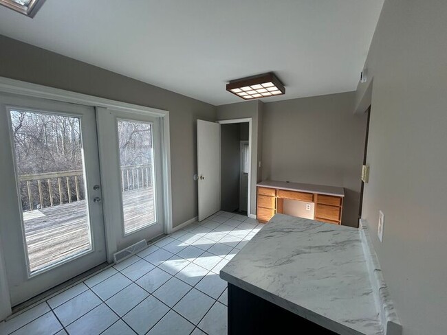 Building Photo - 2801 Royal Glen Dr