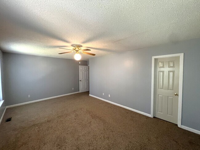 Building Photo - 3153 Achey Dr
