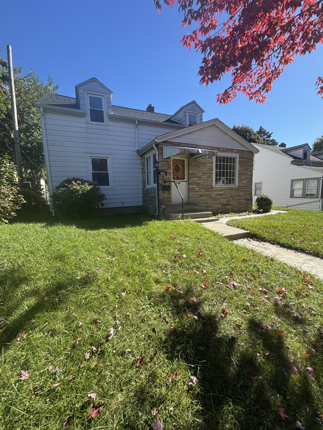 Building Photo - 148 Ellsinore St