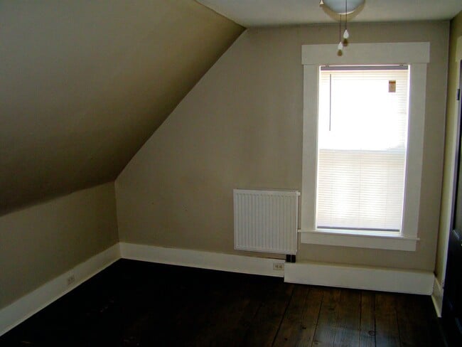 Building Photo - 86 School St