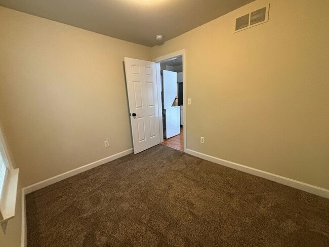 Building Photo - 99 Clinton St