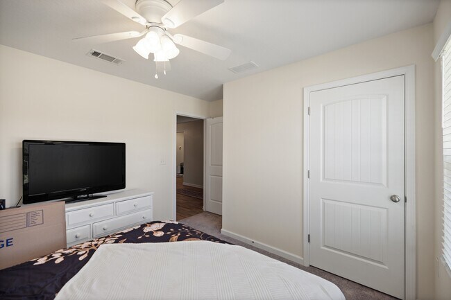 Building Photo - 1016 Limpkin St
