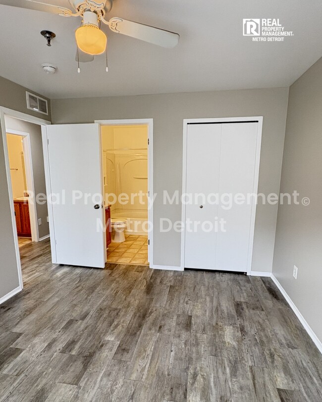 Building Photo - 15628 Stone Crossing Dr
