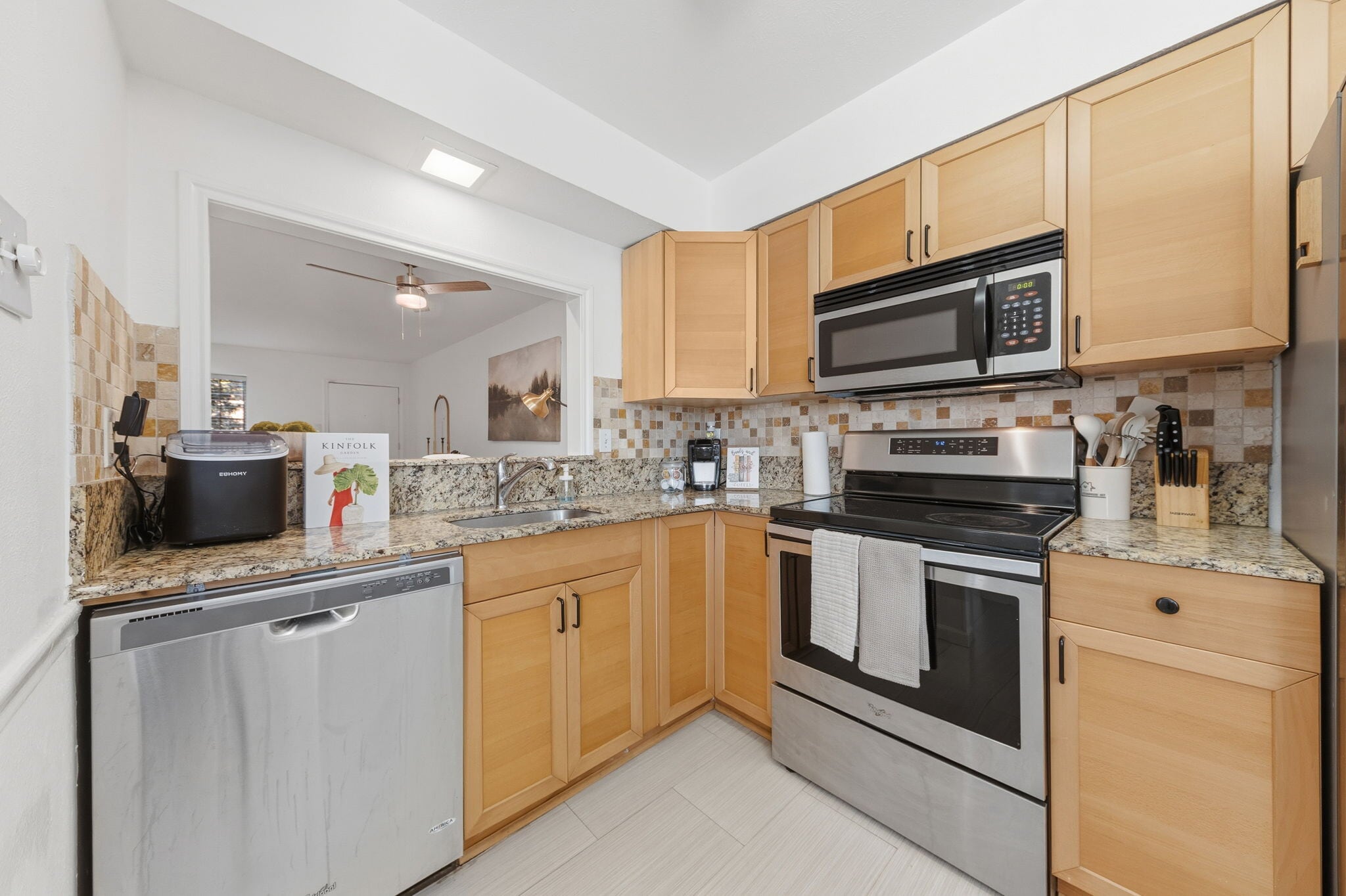 Building Photo - 5057 Les Chateaux Dr