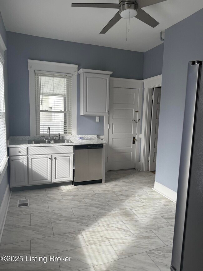 Building Photo - 1529 Christy Ave