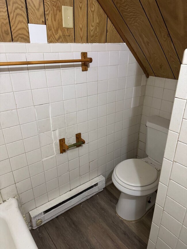 Building Photo - 3 bedroom, 1 bath, 2 story single family house
