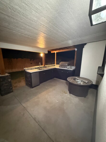 Building Photo - 5502 Hayes Ln