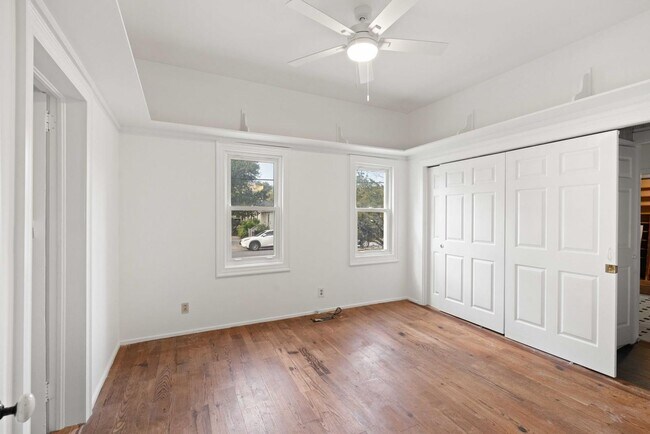 Building Photo - Sullivans Island Historic Charmer