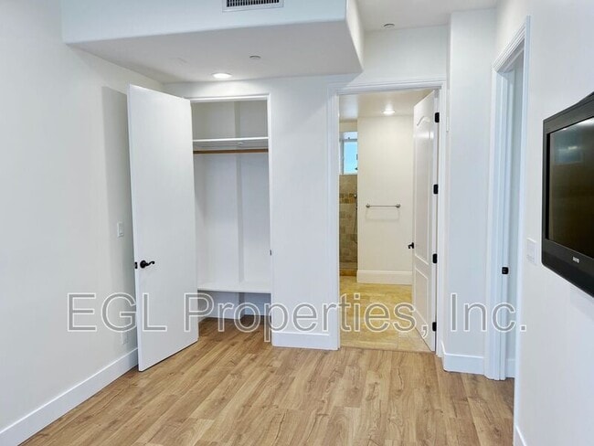 Building Photo - 16123 W Sunset Blvd