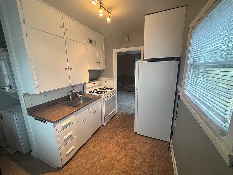 Building Photo - 1626 Florence Ln