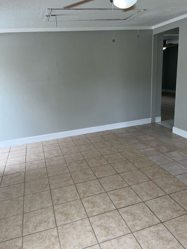 Building Photo - For Rent: Charming 1-Bedroom Home in Zephyrhills!