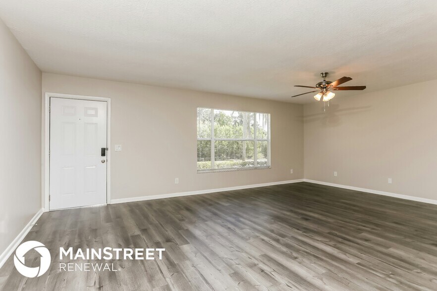 Building Photo - 5688 SE Pine Ave