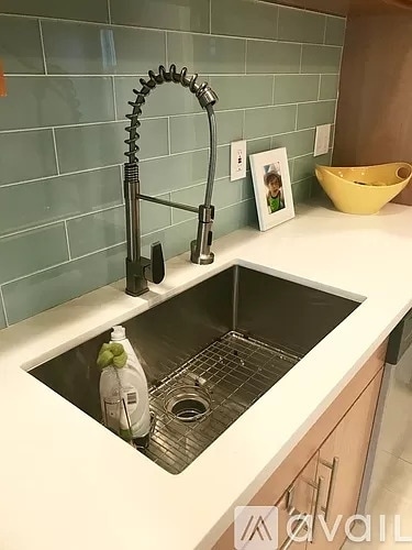 Building Photo - 827 Villa Ave