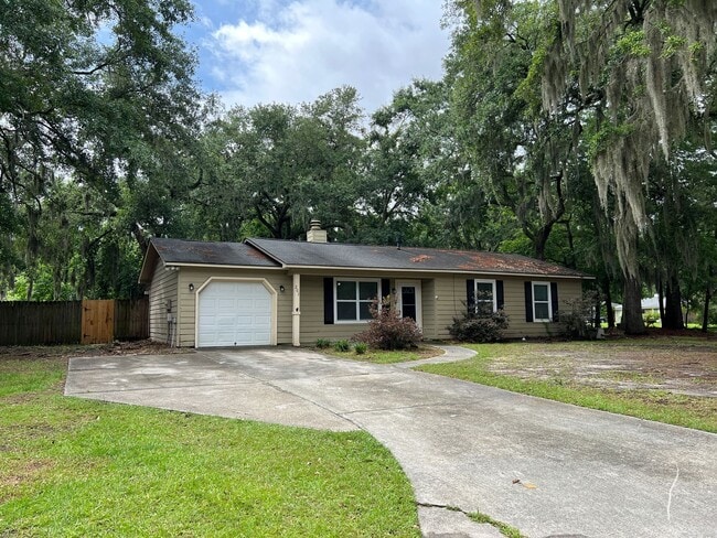 Building Photo - 3 bedroom 2 bath home in Village Green