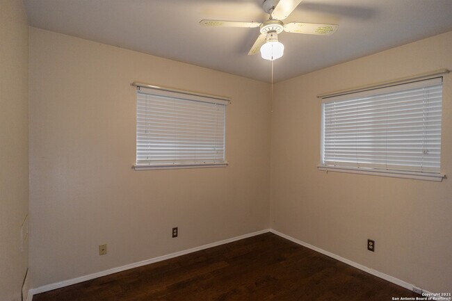 Building Photo - 209 Brenda Dr