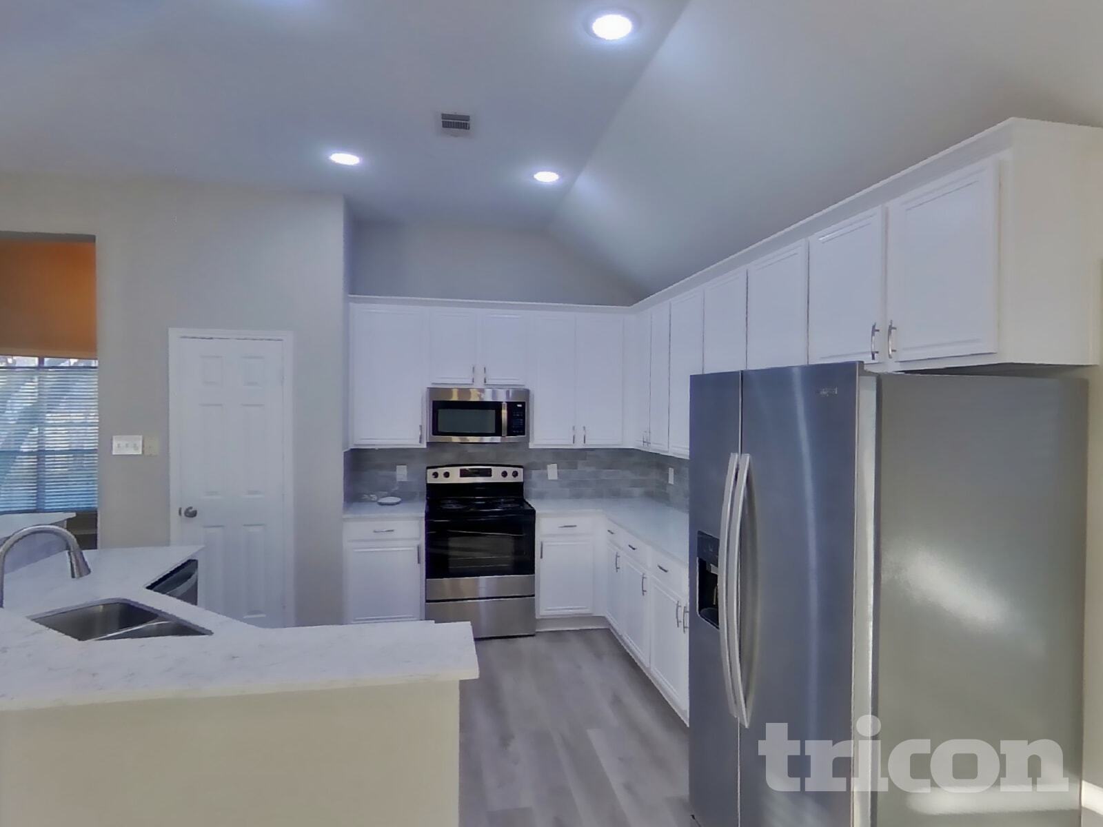 Building Photo - 2075 Crestlake Dr