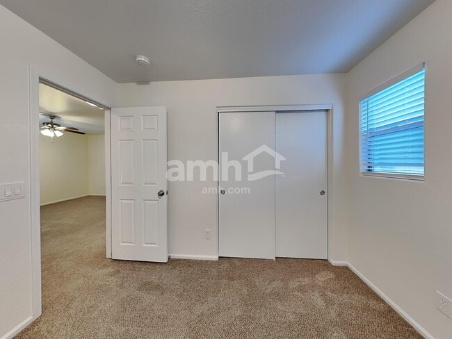 Building Photo - 1033 S Deerfield Ln