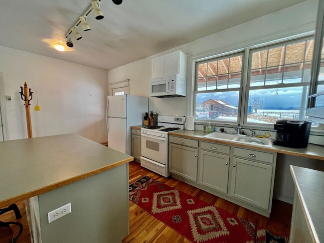 Building Photo - Rural Home for Rent in the Country