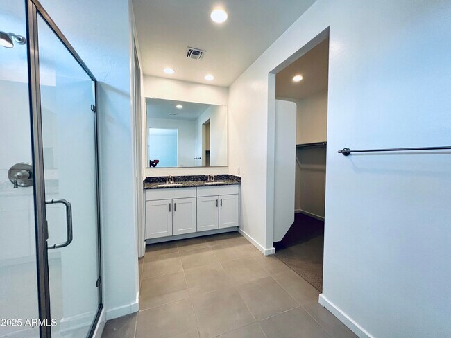 Building Photo - 12647 W Country Club Trail