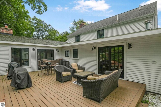 Building Photo - Late Summer Furnished Executive Extended Stay Rental on Old Mission Peninsula