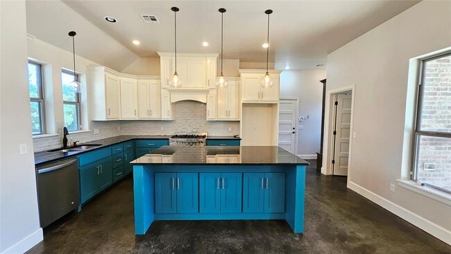 Building Photo - 6301 Hilltop Dr