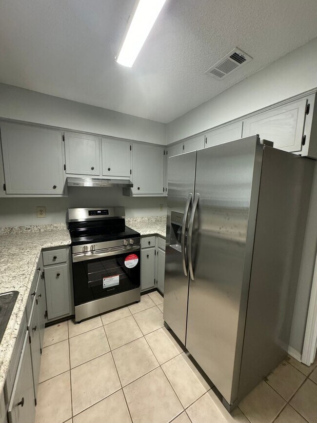 Building Photo - 6204 Forest Pines Dr